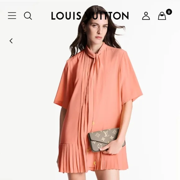 Louis Vuitton Elegant Ivory/Cream Monogram Wristlet - Picture 9 of 9